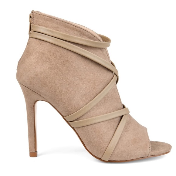 JOURNEE Collection Samara Strappy Bootie - Picture 4 of 10
